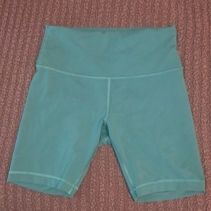 Luluelmon Align 8” shorts